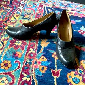 Gorgeous Anyi Lu black leather shoes